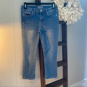 Soundgirl Embroidered Pocket Denim Capri Lite/Med Wash Size 5 (Runs Small) Jeans